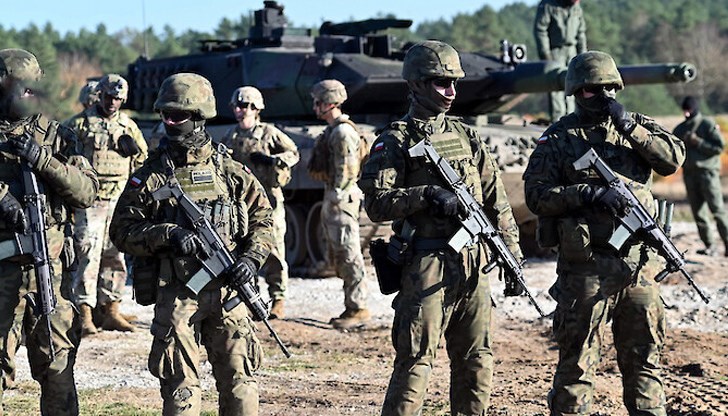 Според споразумение от 2006 година в страната могат да присъстват не повече от 2500 американски военни