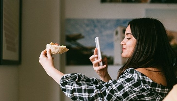 Социалните мрежи със сигурност няма да си тръгнат, но не забравяйте, че сте свободни да покажете кой сте всъщност, вместо да измисляте фалшив живот Социалните мрежи със сигурност няма да си тръгнат, но не забравяйте, че сте свободни да покажете кой сте всъщност, вместо да измисляте фалшив живот