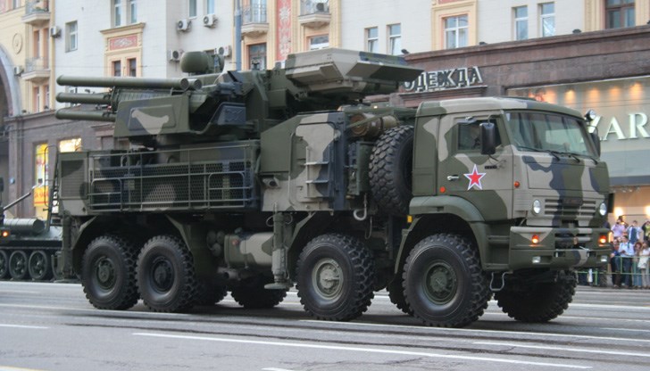 Пристигналата в Беларус дивизия на системите "Панцир-С" включва 12 бойни машини, всяка от които може да носи 12 зенитни ракети
