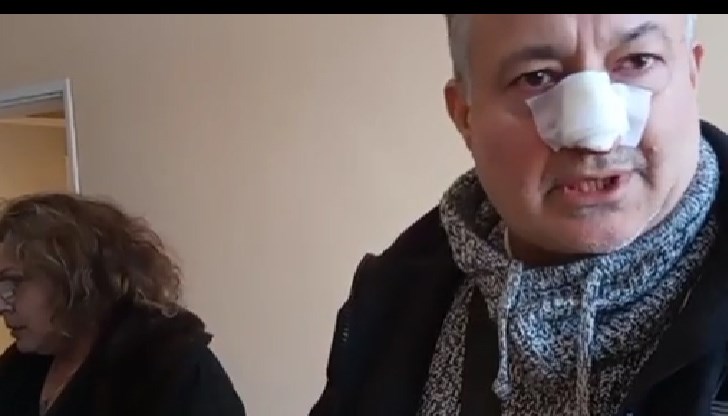 Обвинението е, че в условията на опасен рецидив е извършил непристойни действия, грубо нарушаващи обществения ред и изразяващи явно неуважение към обществото