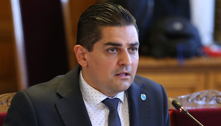 Фирмите-изпълнители вероятно са били създадени специално за целта, допълни Радостин Василев Фирмите-изпълнители вероятно са били създадени специално за целта, допълни Радостин Василев