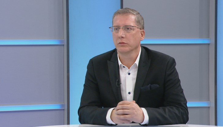 "Не съм запознат с мотивите за оставката на Цацаров и те не са оповестени", посочи той