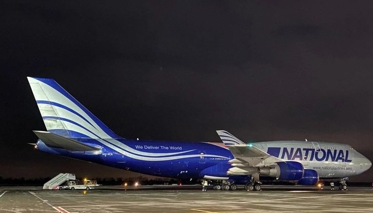 На украинското летище Бориспол кацна самолет с 90 тона смъртоносни оръжия от САЩ На украинското летище Бориспол кацна самолет с 90 тона смъртоносни оръжия от САЩ