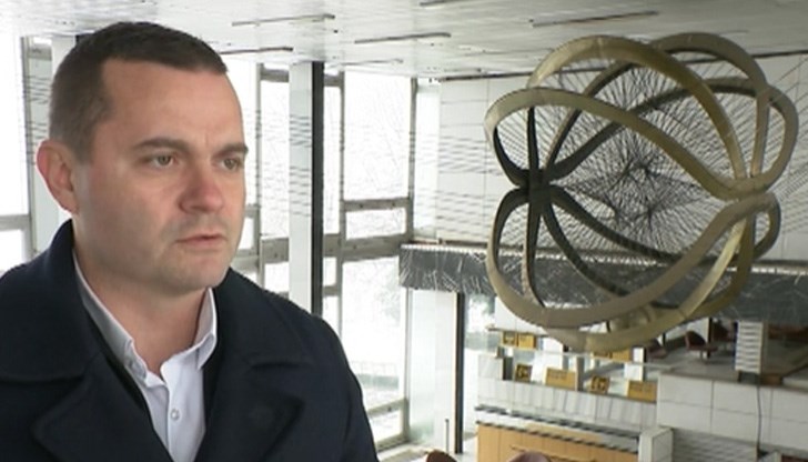 Работата по ремонта на летището продължава Работата по ремонта на летището продължава