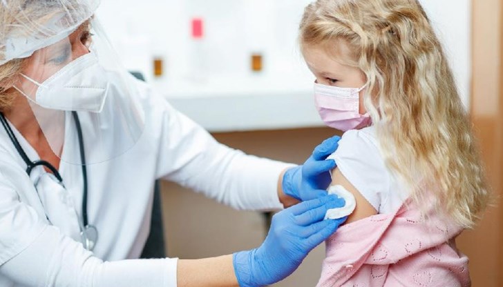 Единственото условие е децата да бъдат здрави, а това ще проверява педиатър, чрез щателен преглед преди ваксинацията