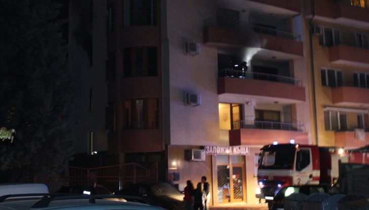 Обитателите на кооперацията бяха евакуирани, а токът в квартала бе спрян за 40 минути