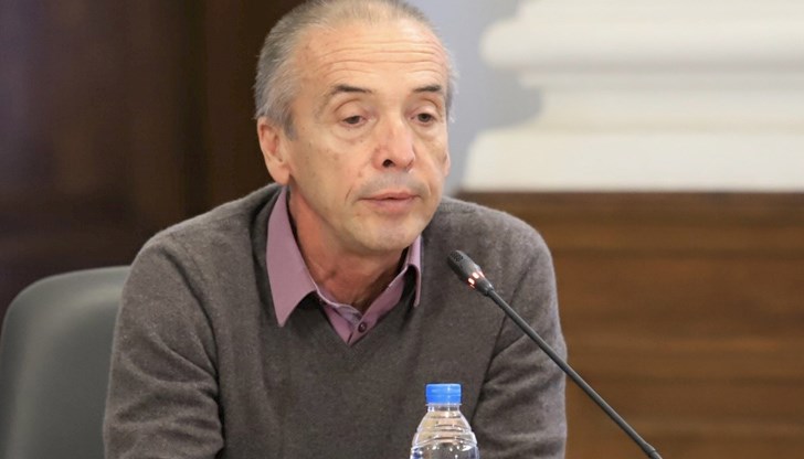 Венцислав Ангелов, известен с политическите си провокации, присъдите си и подкрепата за Орешарски, както и лекарят Мангъров всъщност пеят в един хор Венцислав Ангелов, известен с политическите си провокации, присъдите си и подкрепата за Орешарски, както и лекарят Мангъров всъщност пеят в един хор