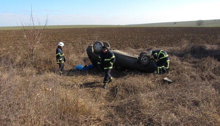 65-годишният шофьор на обърнатия Голф също е с фрактури, жена почина