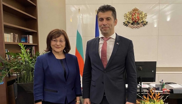 В рамките на разговора им в Министерския съвет двамата обсъдиха теми от областта на върховенството на закона и значението на ефективната и прозрачна работа на институциите в интерес на българските граждани