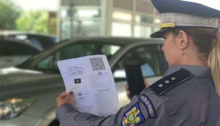 Граничните полицаи извършват допълнителни проверки, като установяват, че представените от тях документи не са издадени от посочените клиники