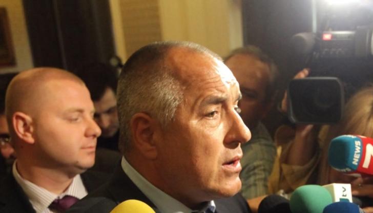 Дебютът на новото управление бил „катастрофален”. Задавал се „крах, подобен на Виденовата зима”. Опозицията не пропуска и ден да напомни за себе си с подобни твърдения