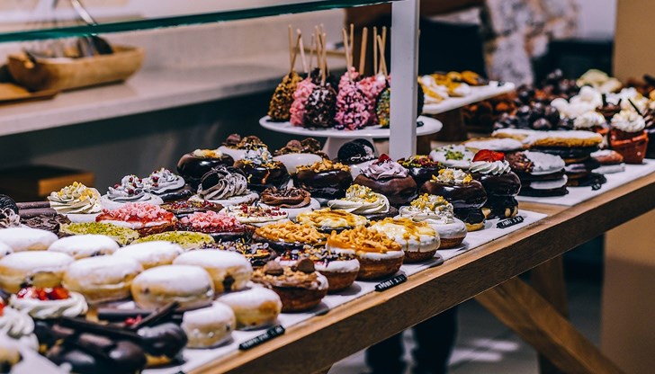 Палмовото масло все още се съдържа в редица видове течен шоколад, шоколади и шоколадови бонбони, в чипс и шоколадови десерти, в съставки на мюсли и в бисквити, в маргарина, бебешките храни и готовите храни Палмовото масло все още се съдържа в редица видове течен шоколад, шоколади и шоколадови бонбони, в чипс и шоколадови десерти, в съставки на мюсли и в бисквити, в маргарина, бебешките храни и готовите храни