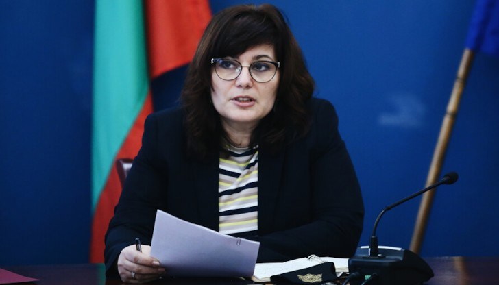 По-рано днес протестиращи се опитаха да влязат в сградата на парламента, но не бяха допуснати