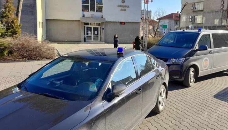 Изискват се документи и се снемат обяснения от ръководството на Община Лом и длъжностни лица в общинската администрация Изискват се документи и се снемат обяснения от ръководството на Община Лом и длъжностни лица в общинската администрация