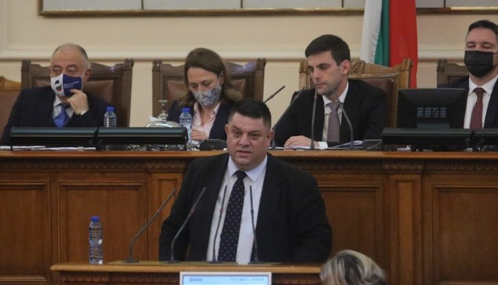 Атанас Зафиров е председателят, депутатът от Светлин Стоянов е член
