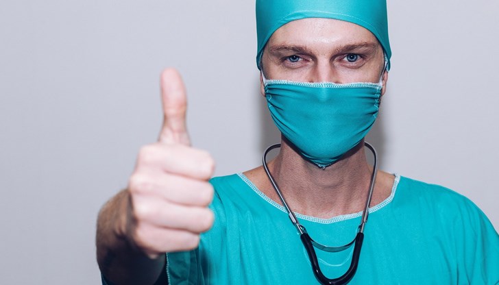 През изминалата седмица във Франция са регистрирани средно по 320 000 случая на COVID-19 всеки ден, като броят им непрекъснато нараства