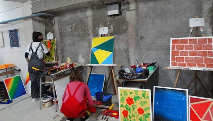 Домакин е Професионалната гимназия по строителство и геодезия „Пеньо Пенев“