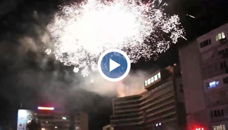 Русе беше от малкото градове в страната, които имаха празнична програма на открито в новогодишната нощ и заря