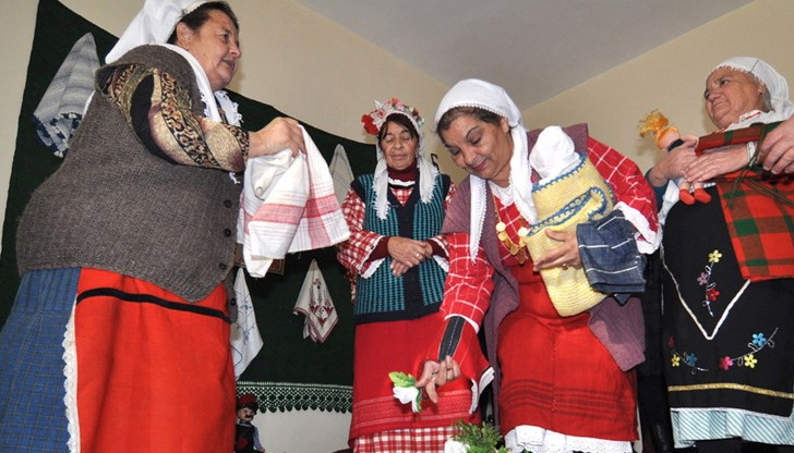 От 1951 година Бабинден е обявен за Ден на родилната помощ и на акушерките и гинеколозите От 1951 година Бабинден е обявен за Ден на родилната помощ и на акушерките и гинеколозите