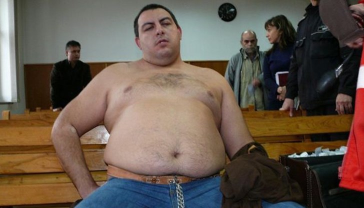 Петър Стоянов - Сумиста е признат за виновен за това, че е образувал и ръководил въоръжена организирана престъпна група с цел извършване на умишлени убийства