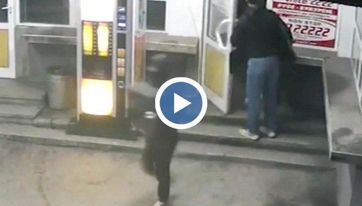 Полицаите проверили мястото за отпечатъци, но казали, че ще продължат работата си по случая след празниците