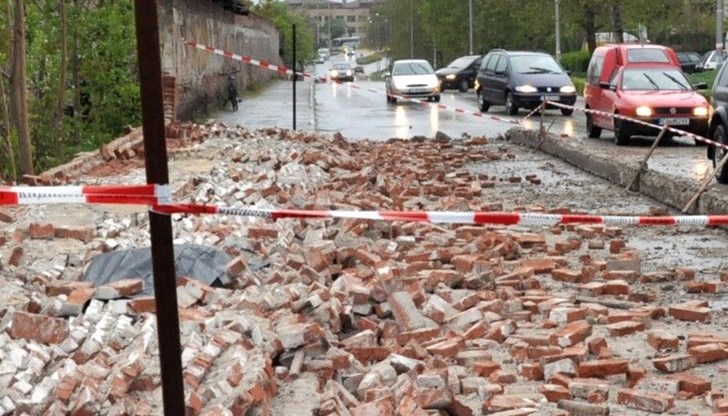 Пострадалият е транспортиран в Русе с фрактури на таз и прешлен