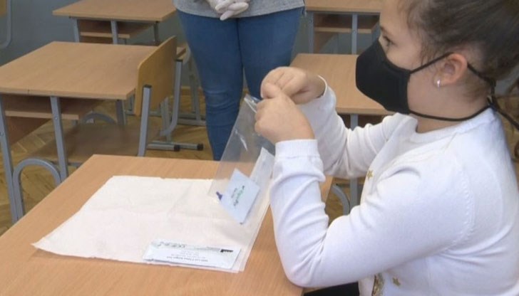 Подготвя се национална анкета дали учебната година да започва от началото на септември