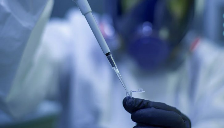 Под ръководството на д-р Борис Абрамович Окс се открива първата в България лаборатория за производство на ваксина срещу едра шарка
