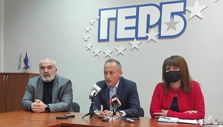 Ако Асен Василев не се беше заинатил и още през лятото беше предвидил компенсации, днес щяхме да имаме по-малка инфлация, заяви той Ако Асен Василев не се беше заинатил и още през лятото беше предвидил компенсации, днес щяхме да имаме по-малка инфлация, заяви той