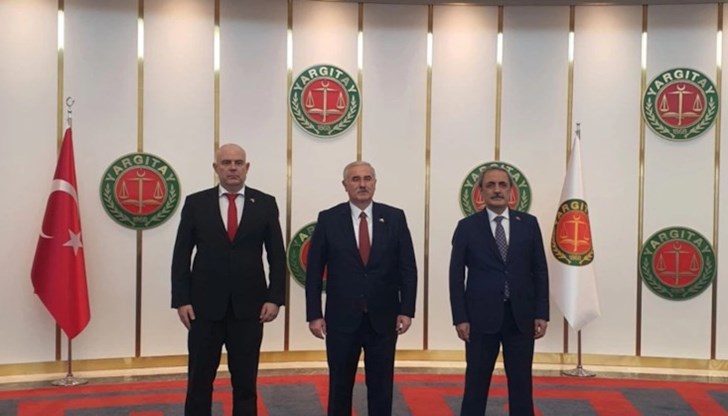 С главния прокурор са Десислава Пиронева и Сийка Милева