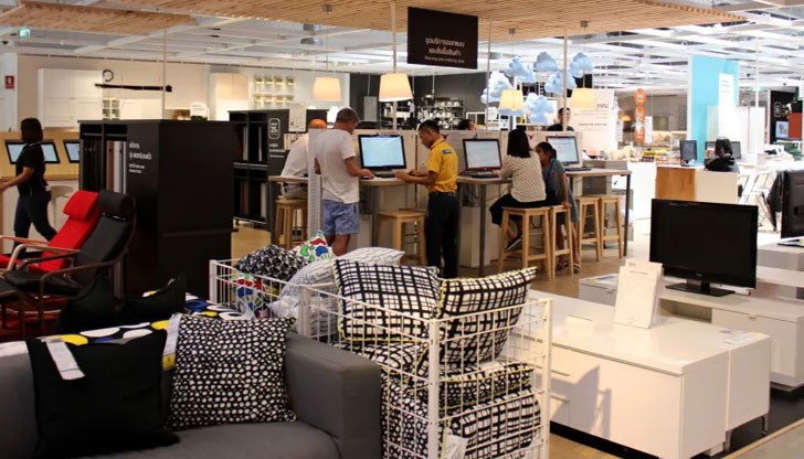 Търговският гигант призна, че темата е щекотлива, но посочи, че политиката на компанията трябва да се променя спрямо обстоятелствата