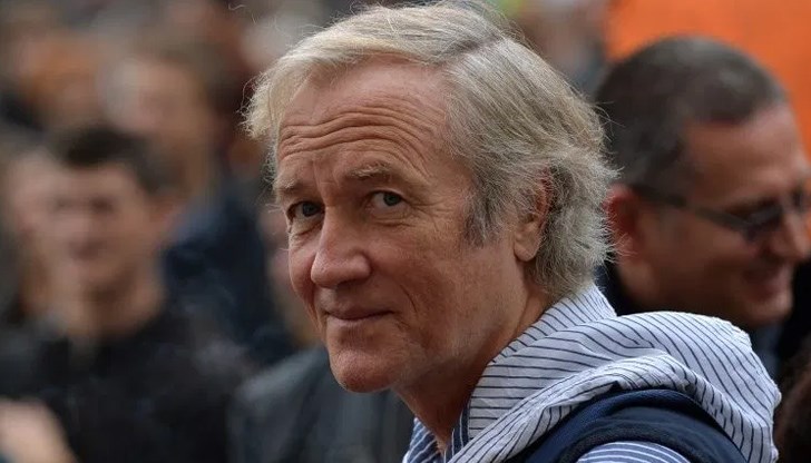 Вождът на ваксинираните антиваксъри в парламентарната му група наистина изпада в положение да ги карантинира спрямо себе си, пише Иво Инджев