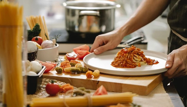 Организмът не изразходва енергията и започва да складира приетите въглехидрати като мазнини Организмът не изразходва енергията и започва да складира приетите въглехидрати като мазнини