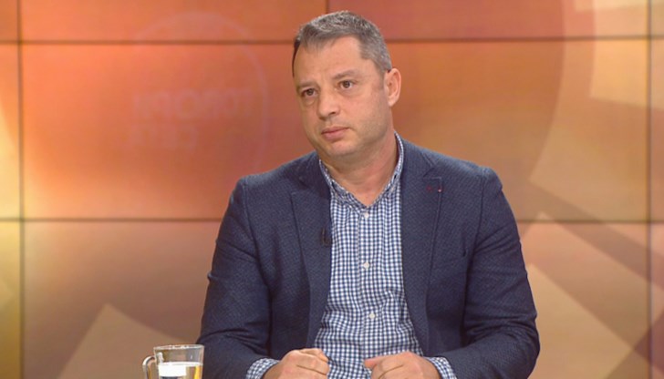 Тази мафия, с която премиерът Борисов се пребори в първия си кабинет, уточни депутатът от ГЕРБ