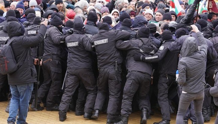 Те са транспортирани в болнично заведение за оказване на медицинска помощ Те са транспортирани в болнично заведение за оказване на медицинска помощ