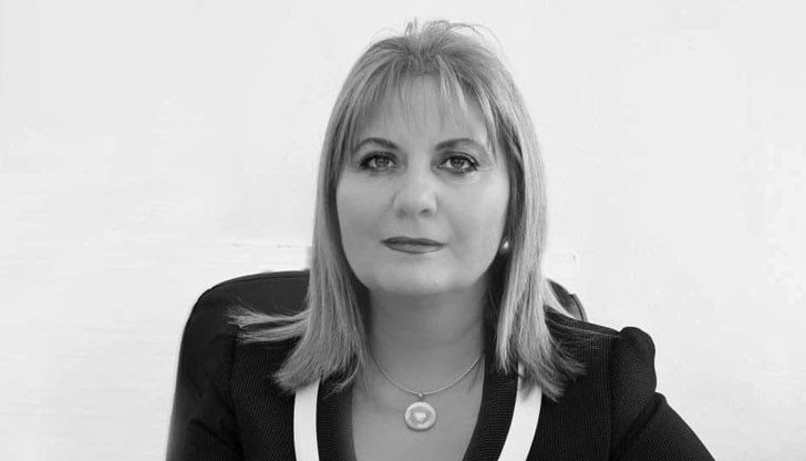 Тя бе ръководител на Клиника по функционална диагностика на нервната система на ВМА