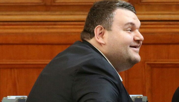 Пеевски стърчи като връх на айсберга