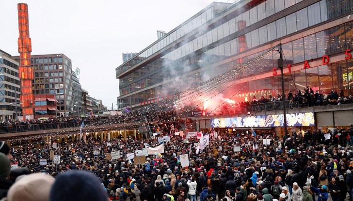 Демонстрации се състояха в Хелзинки, Лондон, Париж и Стокхолм