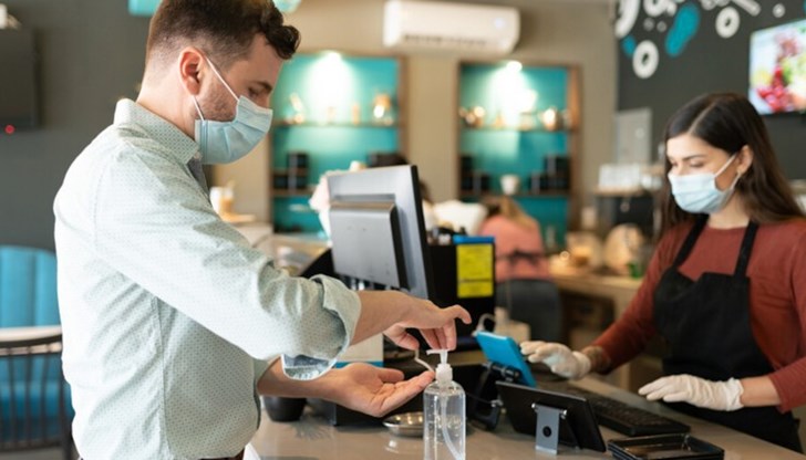 Предвижда се и възможността за разрешаване на жива музика в ресторантите и кафенетата