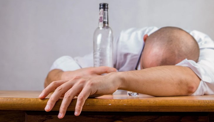 В ранните етапи зависимостта от алкохола е практически невидима, поради което лечението на алкохолика се случва вече много по-трудно