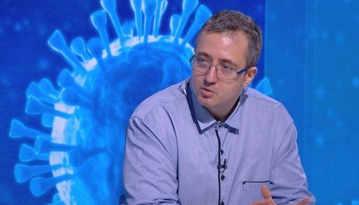 Според Лъчезар Томов в момента пандемията се развива с часове Според Лъчезар Томов в момента пандемията се развива с часове