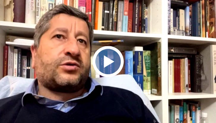 По-скоро считам, че иска да покаже “Жив съм. Действам. Имам инициативата”. Отчаяна история, заяви лидерът на ДБ