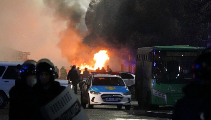 Причината - протестите, предизвикани от повишаването на цената на газа, прераснаха в размирици Причината - протестите, предизвикани от повишаването на цената на газа, прераснаха в размирици