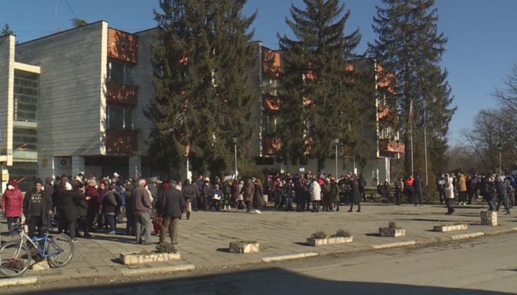 Протести имаше както в защита на доктор Иванов, така и в защита на Венцислав Ангелов Протести имаше както в защита на доктор Иванов, така и в защита на Венцислав Ангелов