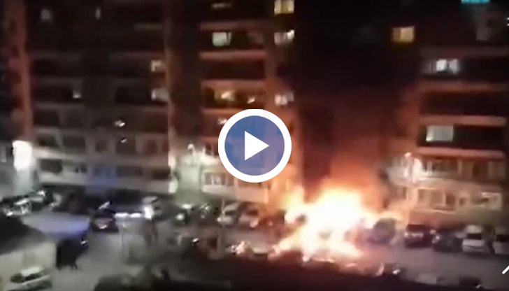 “Цялата спалня е черна, дограмата е за смяна, имам да пера, да чистя и да пребоядисвам апартамента”, разказва жена