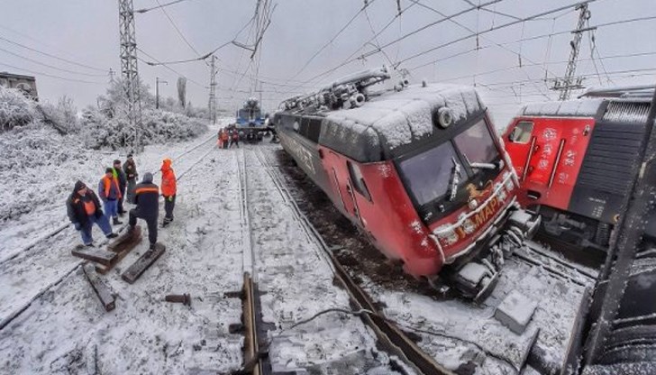 Предвид зимната обстановка и обилния снеговалеж в Западните области на страната движението на влаковете се осъществява без сериозни закъснения