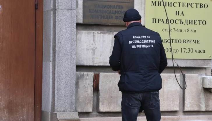 Проверка на КПКОНПИ е установила конфликт на интереси, за което е наложена и парична глоба в общ размер на 10 263,67 лева Проверка на КПКОНПИ е установила конфликт на интереси, за което е наложена и парична глоба в общ размер на 10 263,67 лева