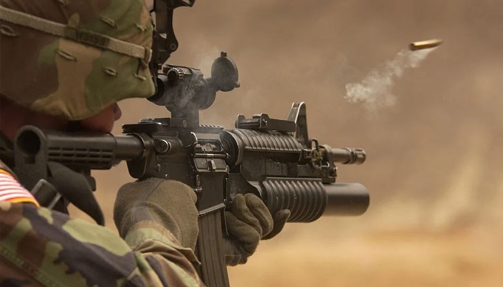 Полицията го издирва