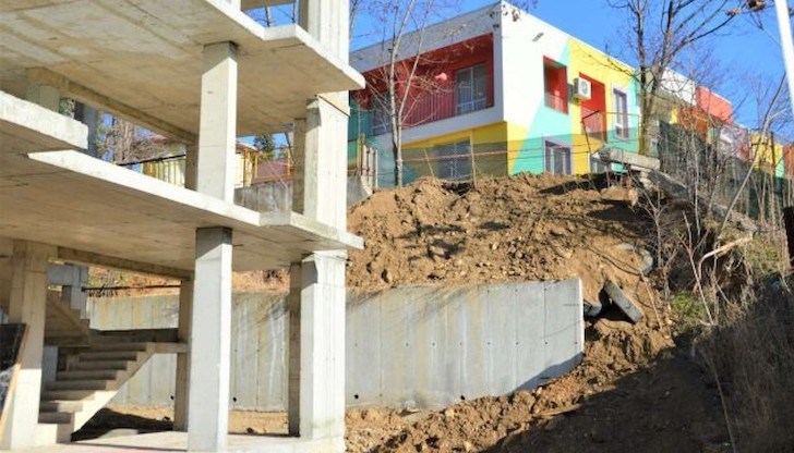 Кметът на Благоевград Илко Стоянов издаде заповед за незабавно преустановяване на всички видове строително-монтажни дейности