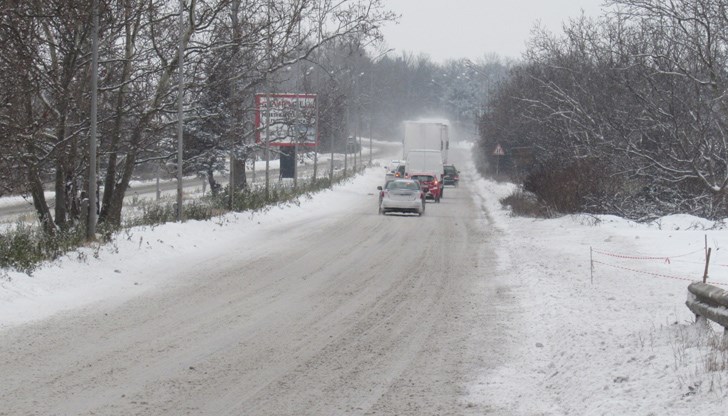 През нощта срещу сряда дъждът в Източна България ще започне да преминава в сняг